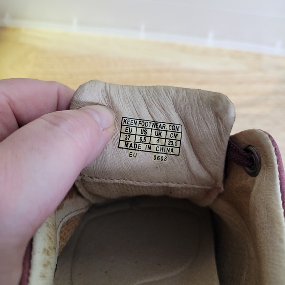 Womans Keen Low Top Hiking Shoes Red Size 6.5 - Picture 7 of 7